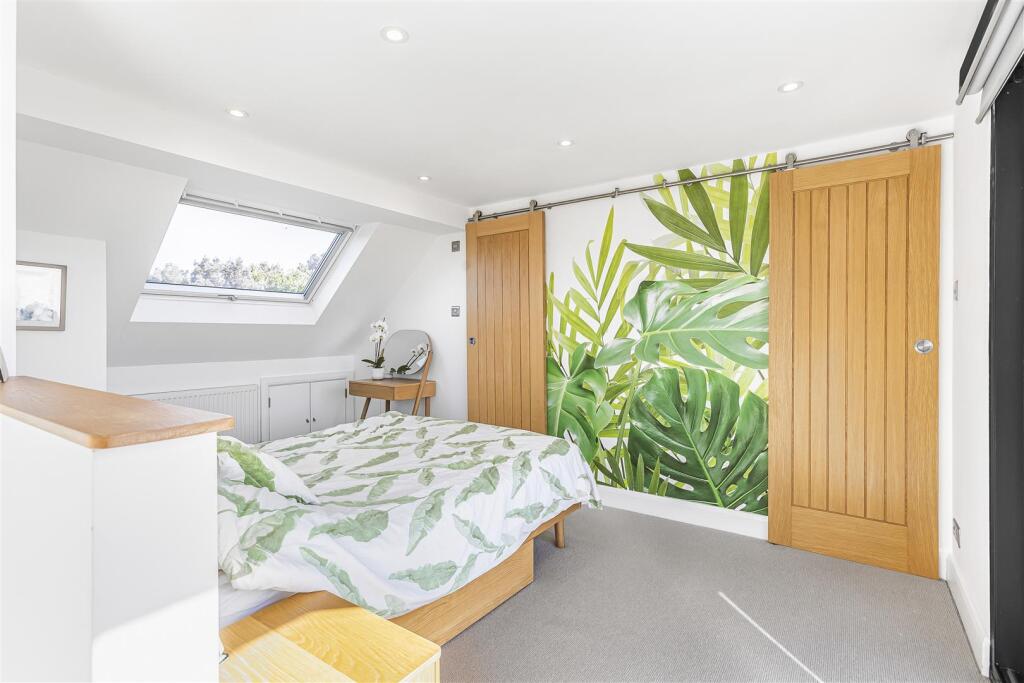 BEDROOM 1 (loft) Pic 2