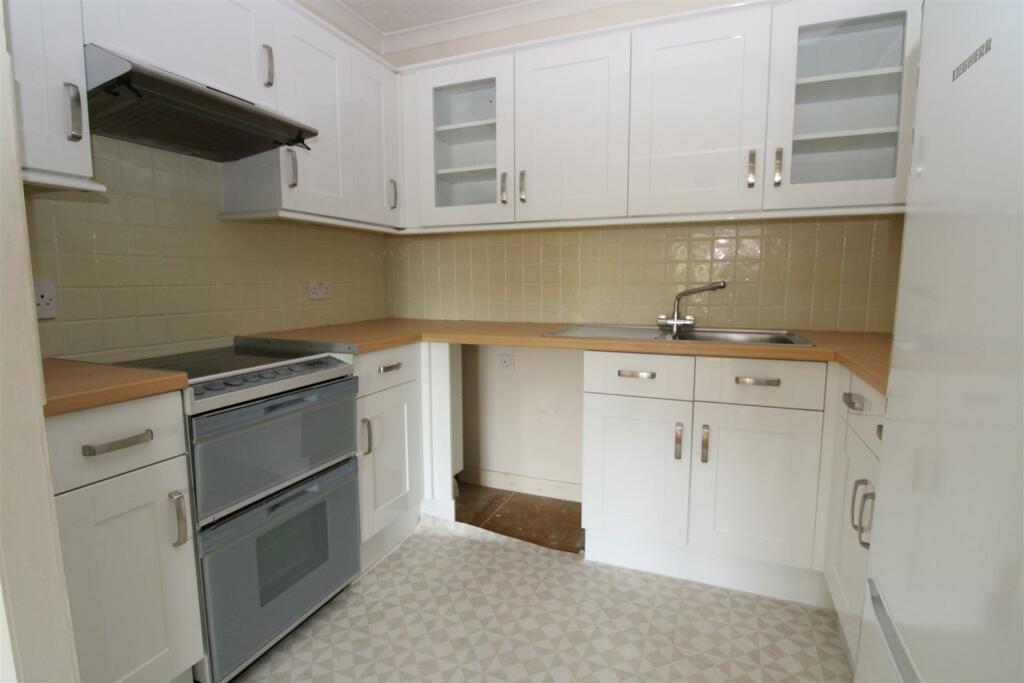 kitchen 2.JPG