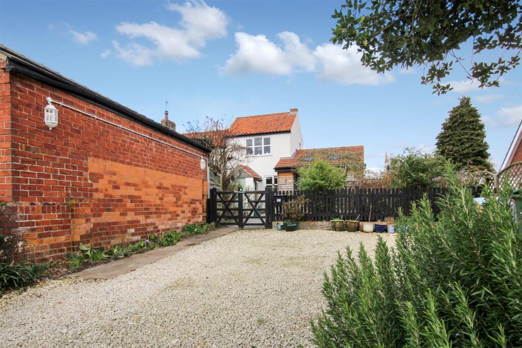 Parking &amp; House.JPG