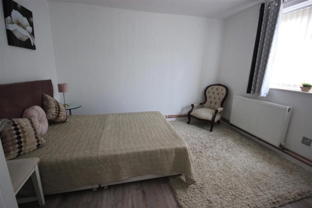 bedroom.JPG