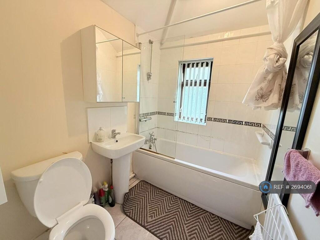 Family Bathroom 