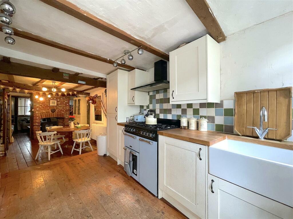 Kitchen (2).jpeg