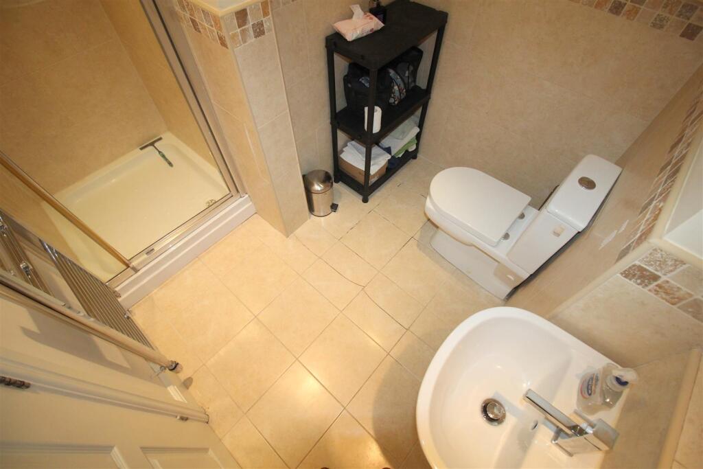 Lake Road, En-Suite to Bedroom One.JPG