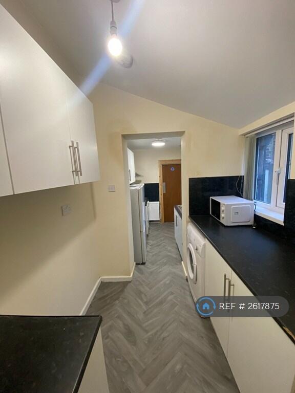 Large Kitchen 