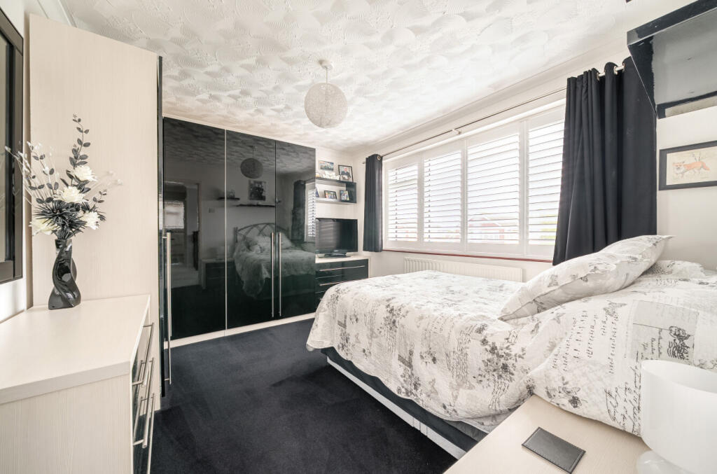 1370645-19-68fa74...