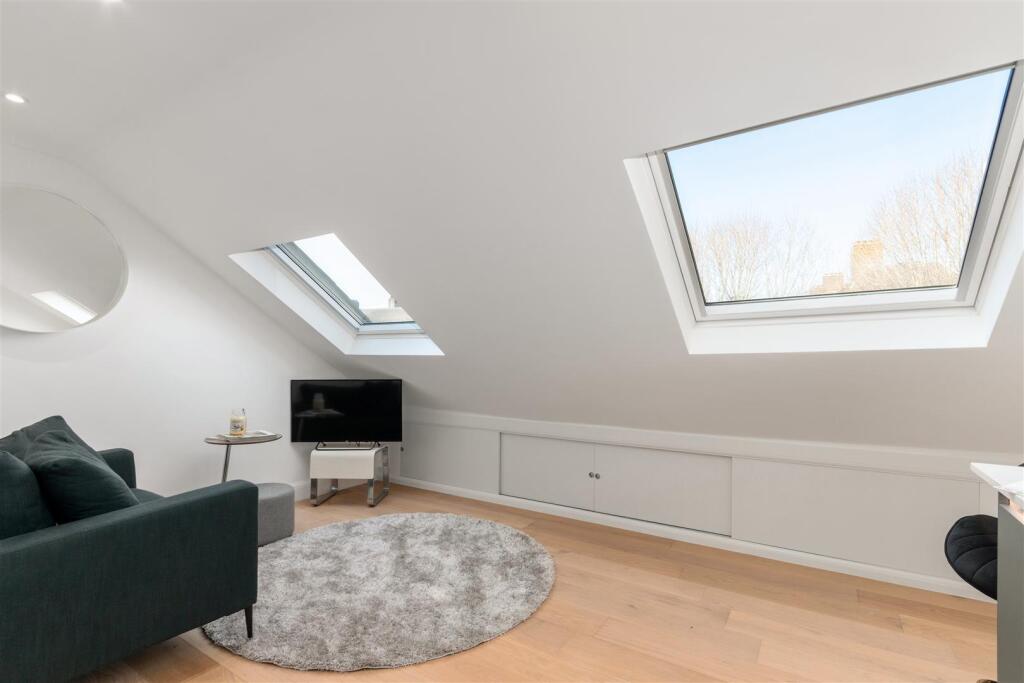 Garratt Lane 361 PH19.jpg