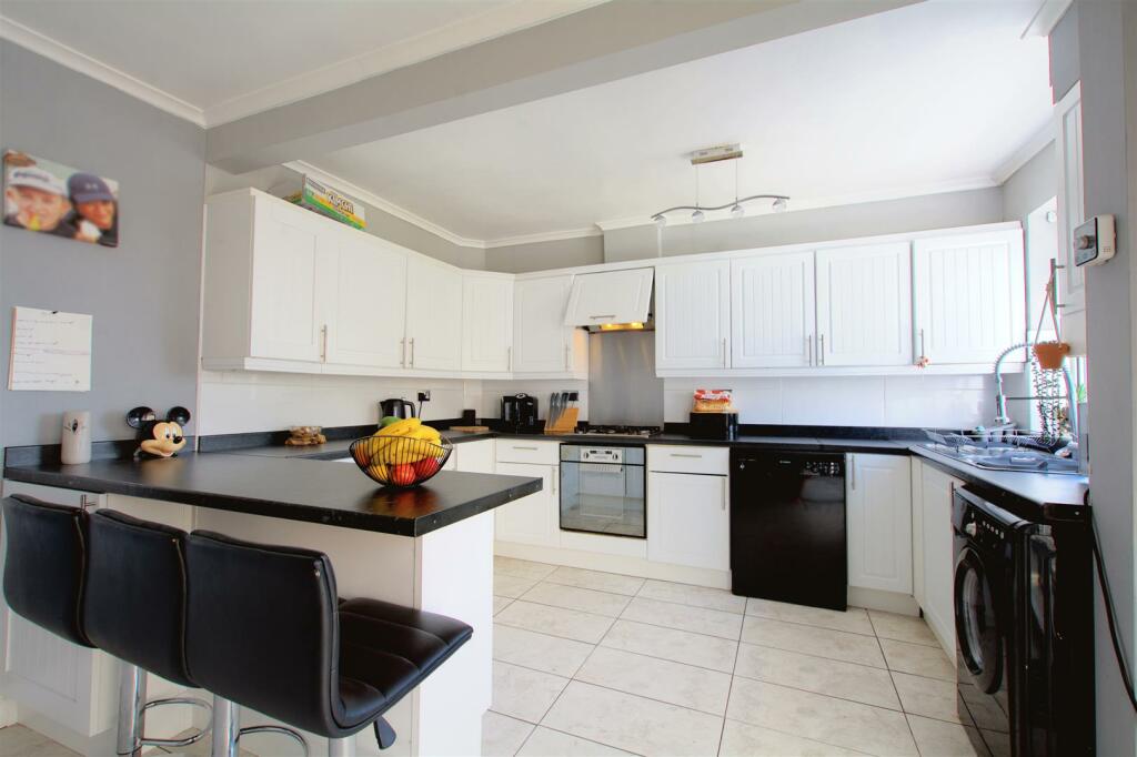 DSC_3166kitchen diner.jpg