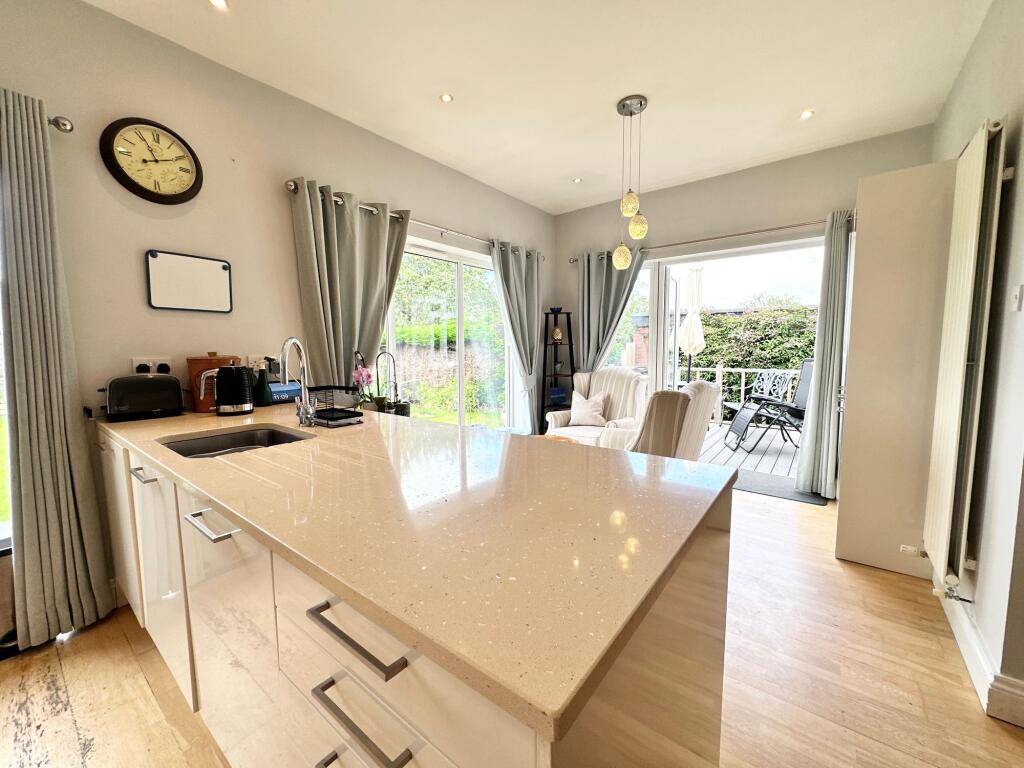 Open plan family dining kitchen