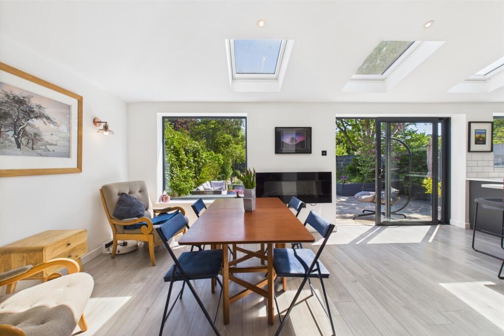 CAM03162G0-PR0260-STILL025