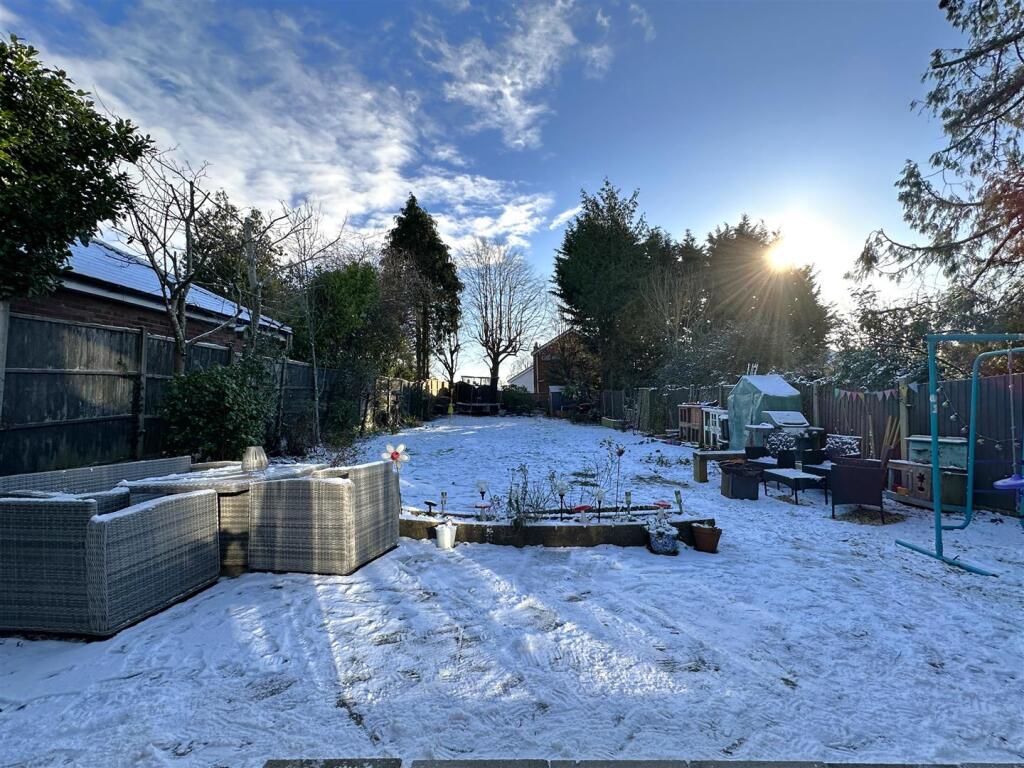 Generous Garden 744
