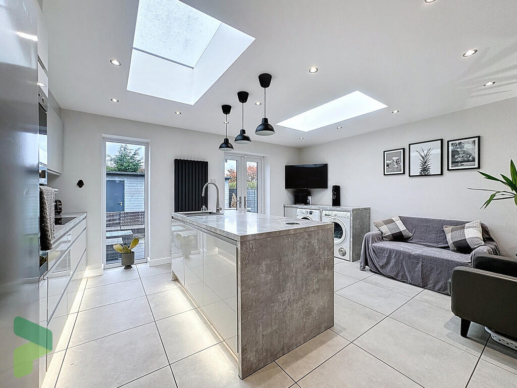 Fitted kitchen 