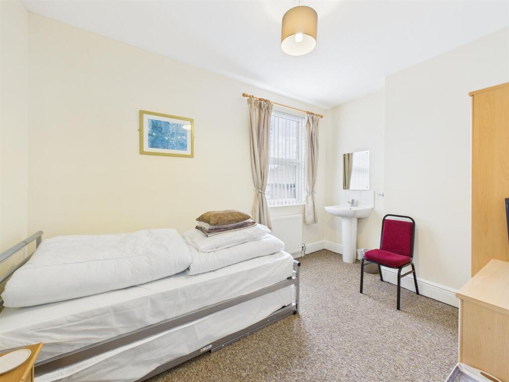 Bedroom: