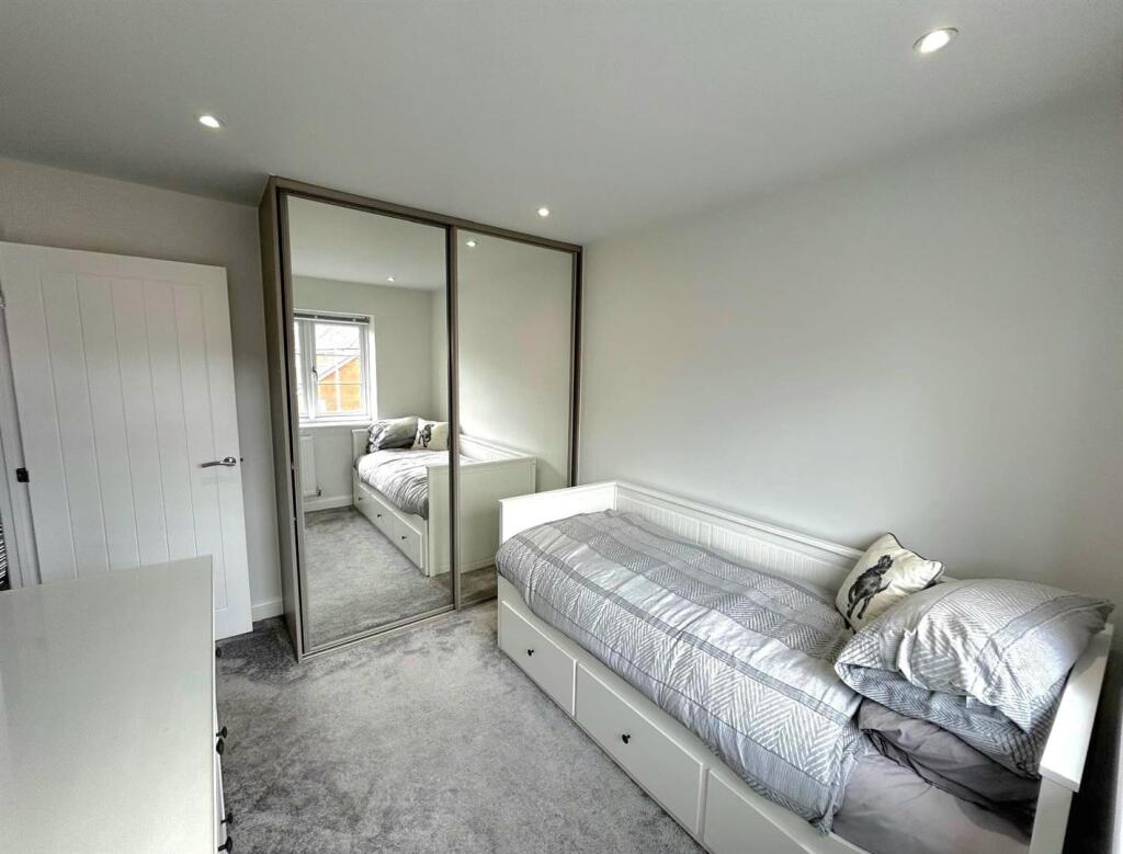 13 Second bedroom 1.jpg