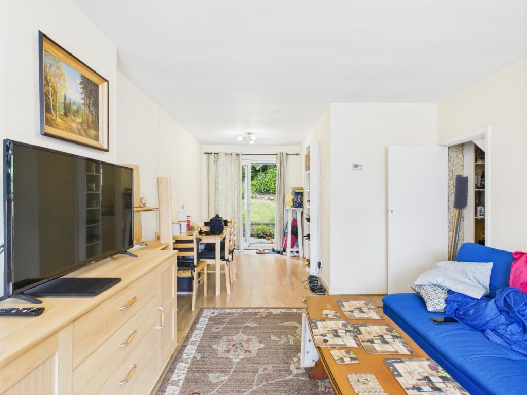 CAM04634G0-PR0044-STILL003