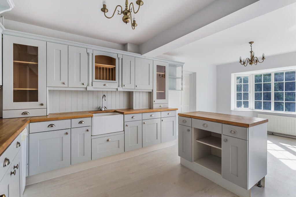 Kitchen 1.jpg