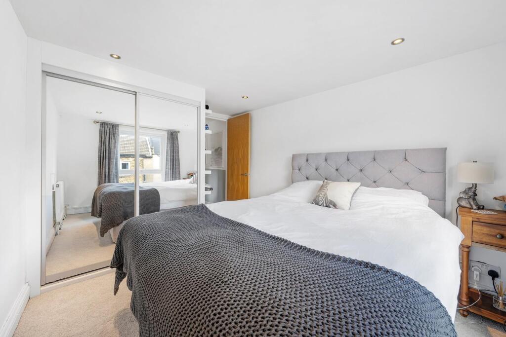 Bedroom (2).JPG