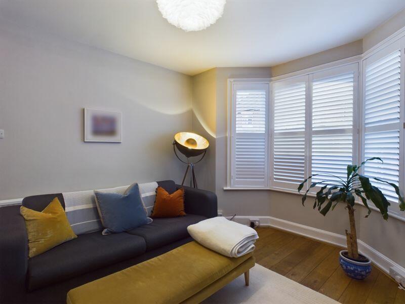 Sitting room with bay window 
