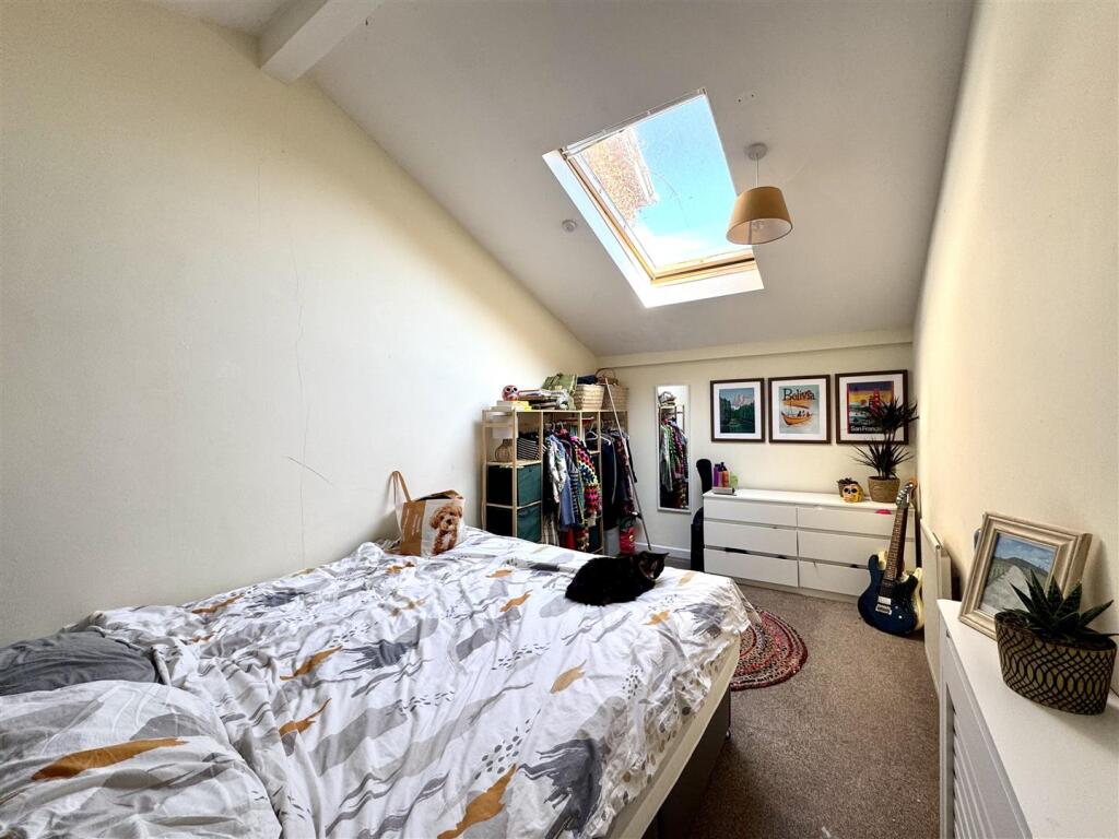 BEDROOM 4