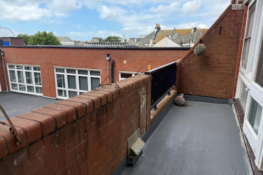 Flat 206 Guildbourne Court, Guildbourne Centre, Worthing, West Sussex, BN11 1LZ
