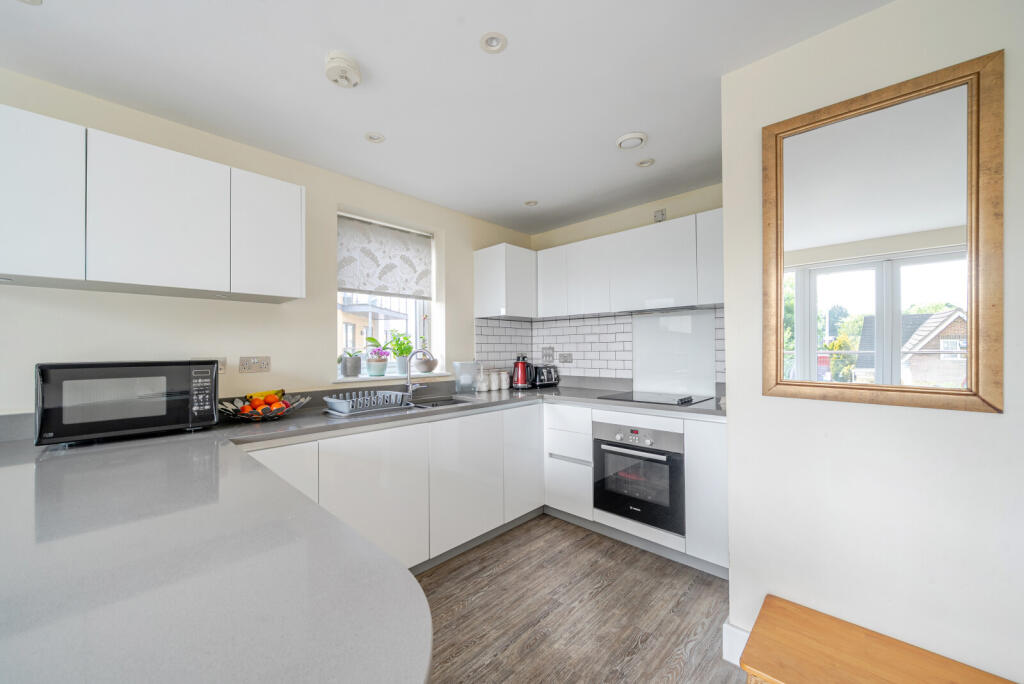 1298980-16-682ef7...