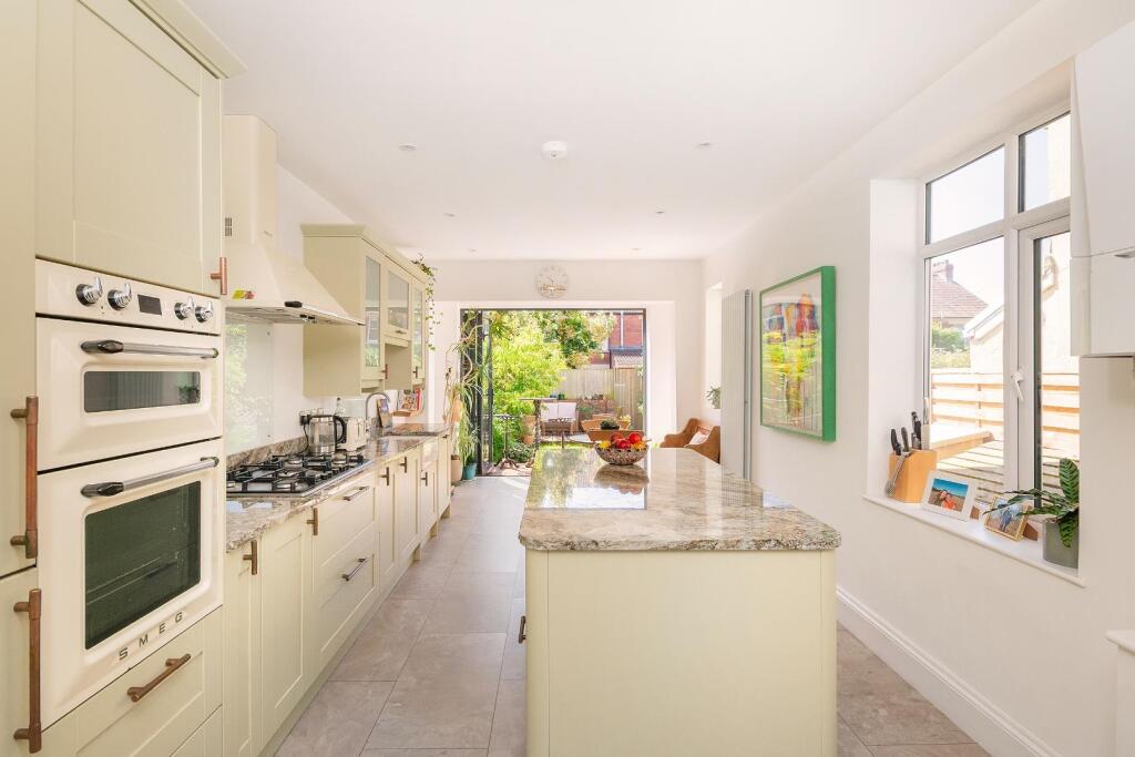 1B9RKE - Kitchen D.jpg