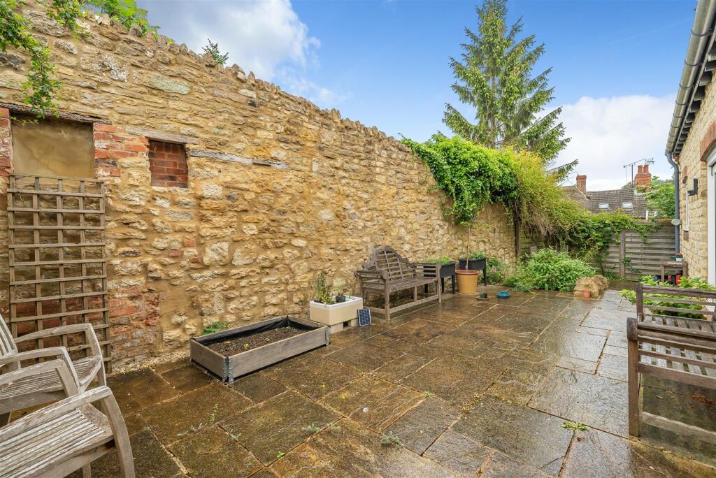 Emby House, 6a High Street, Greens Norton (22).jpg