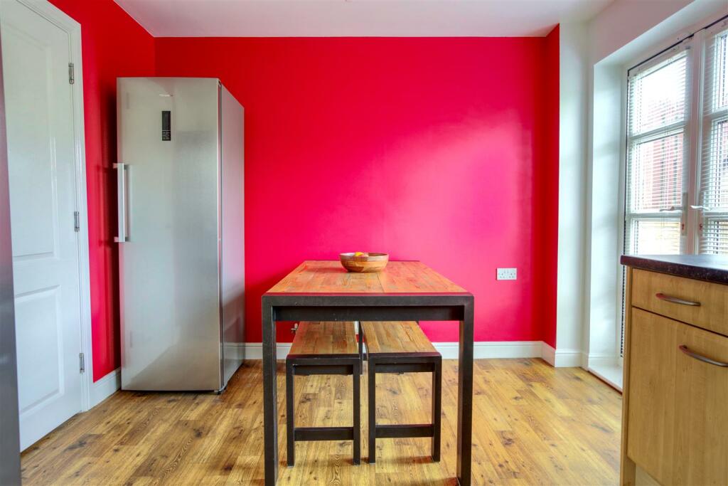 4 Kitchen (2).jpg