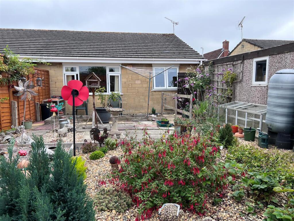 Rear garden 4.jpg