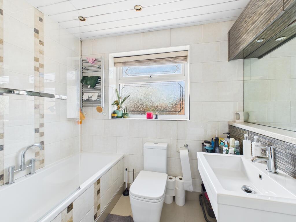 CAM03729G0-PR0024-STILL012