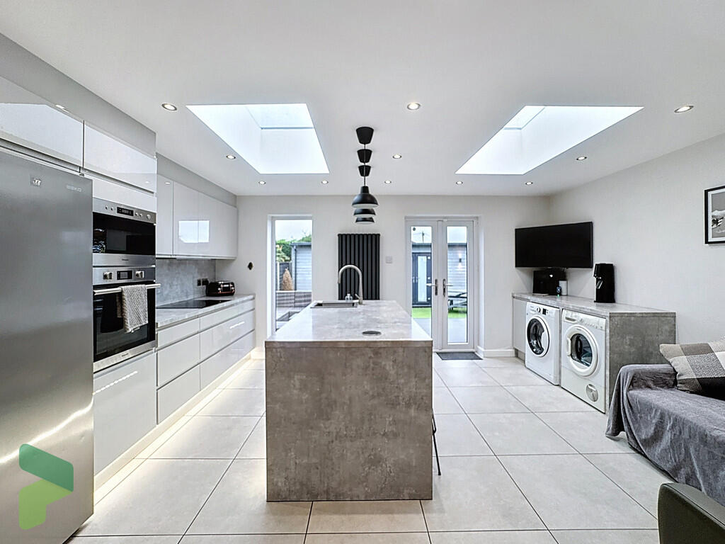 Fitted kitchen 