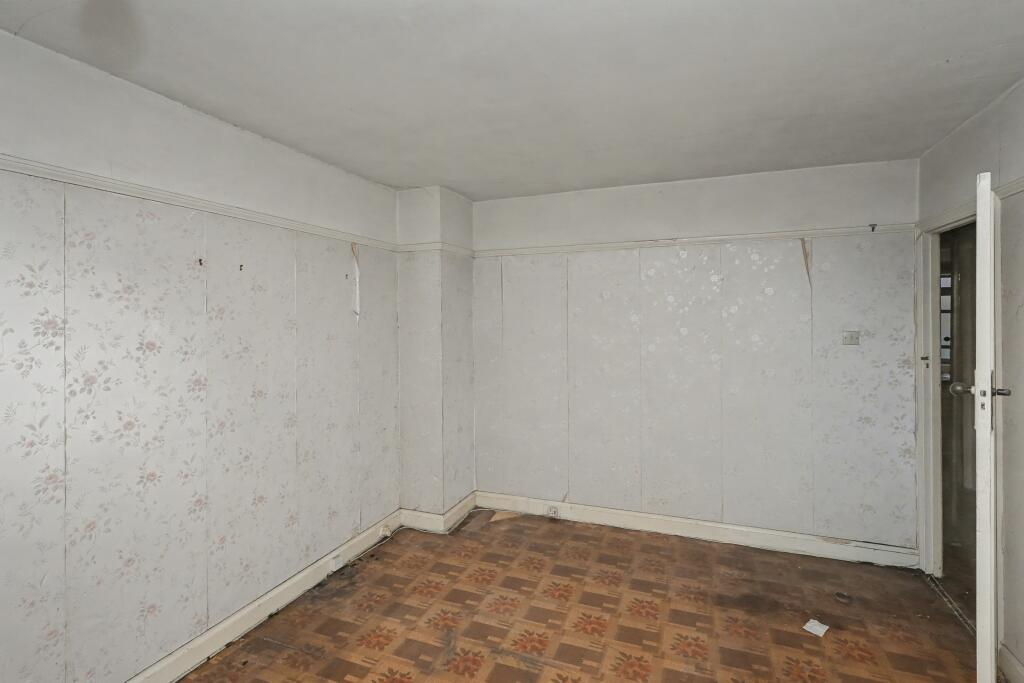 11 Meadway, Enfield, EN3 6NT