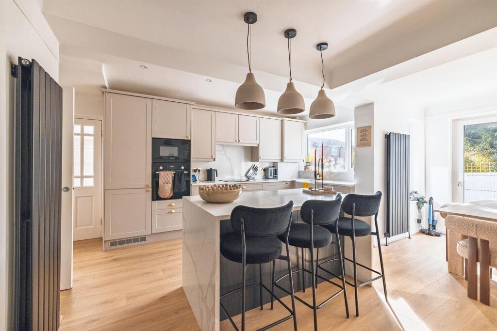 4 Bowness Ave-28.jpg