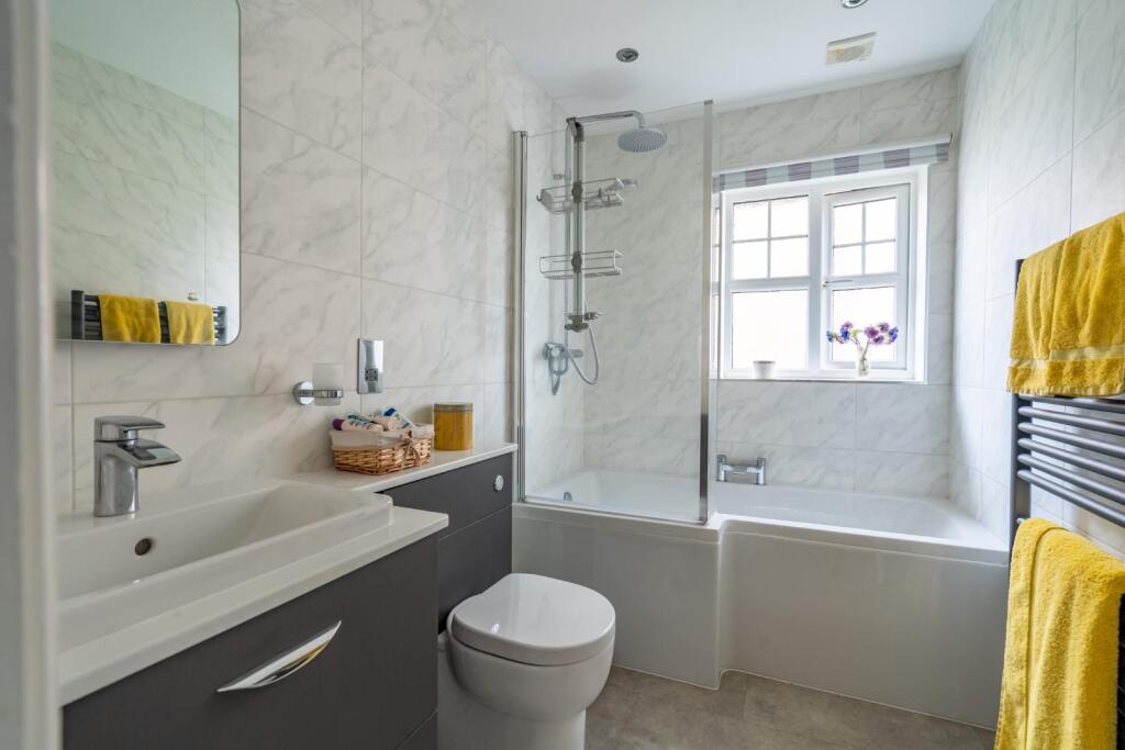 manor farm close-21.jpg