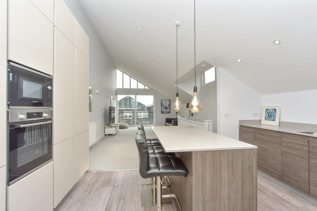 Kitchen/Breakfast Area