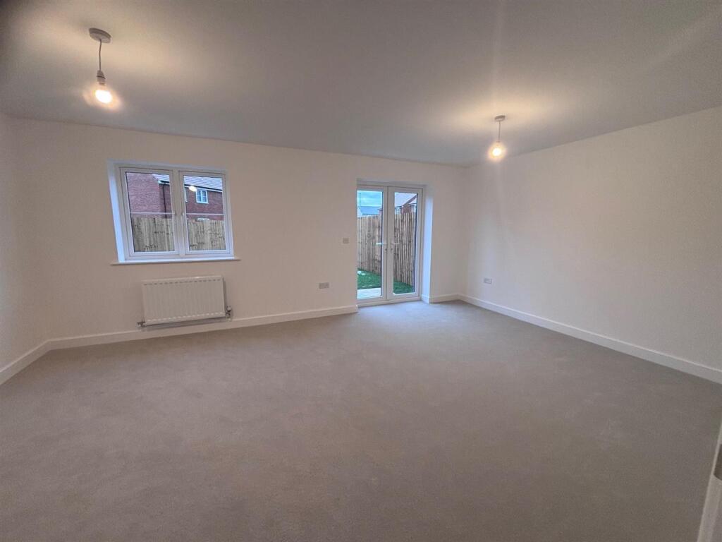 3 Stapleford Chase - PIC 03.jpg