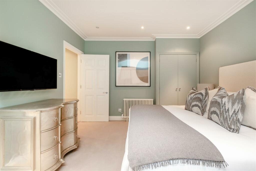 8515327-interior23.jpg