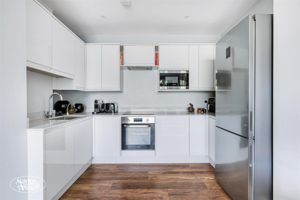 Fat 1, 2 Lyncroft Gardens-8.jpg