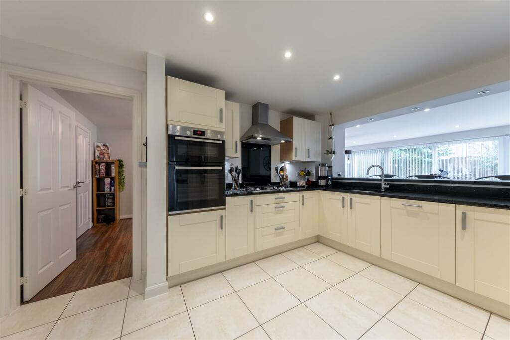 2 Rose Close-002.jpg