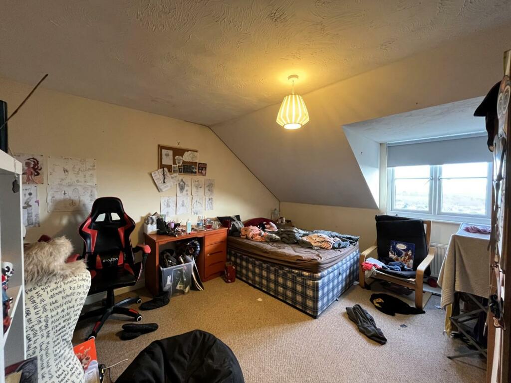 bedroom 4.jpeg