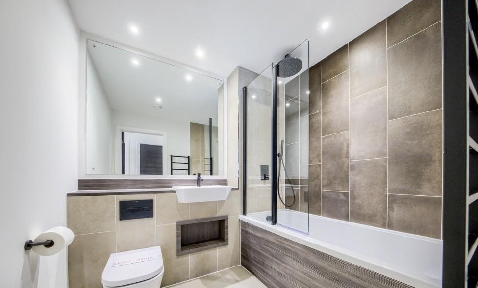 Main bathroom NEW .jpg