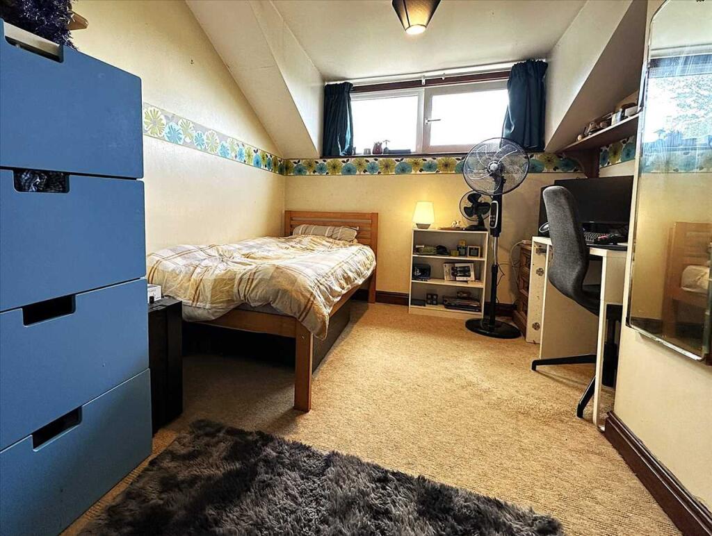 Bedroom (rear)