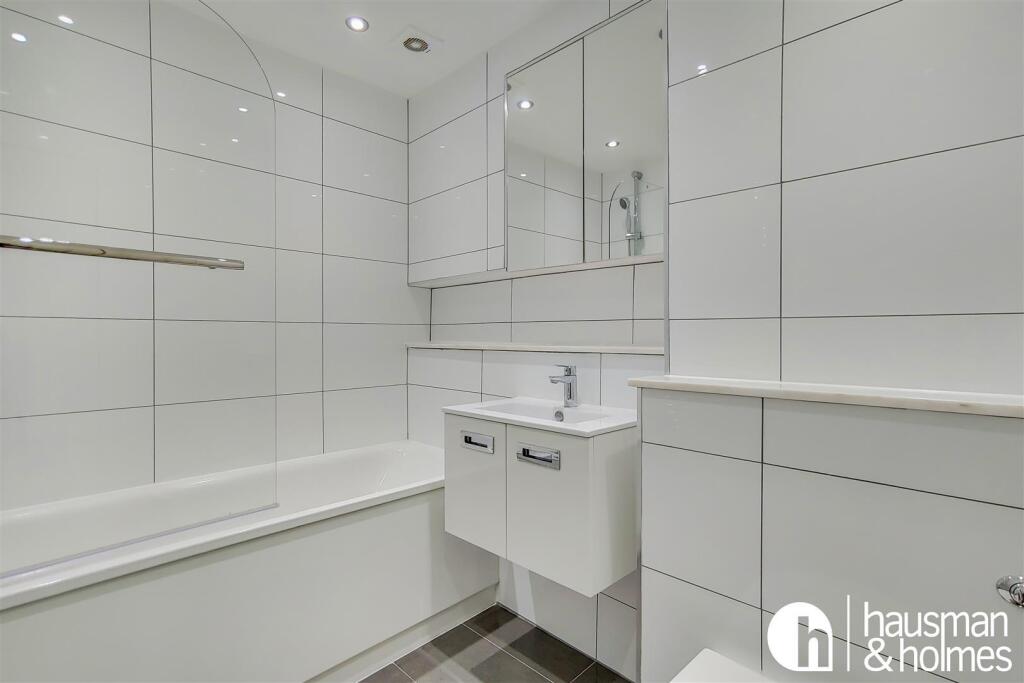 9_Bathroom_7.jpg