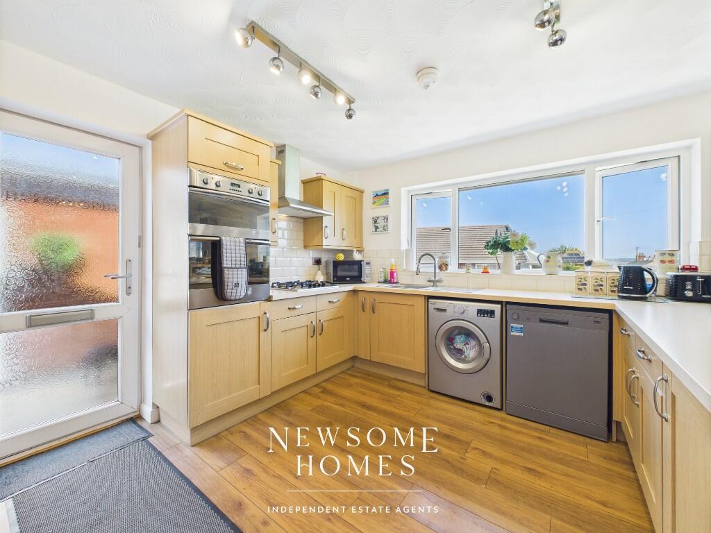 Kitchen/ Dining Room
