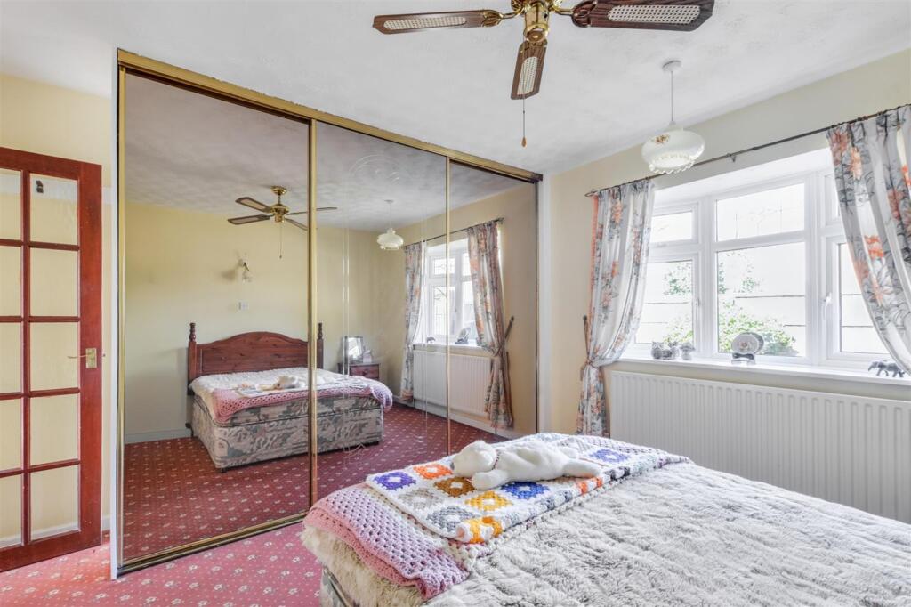 Bedroom 1_2.jpeg