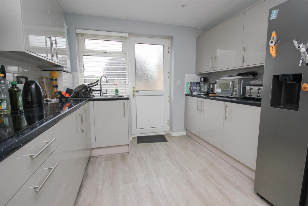 kitchen 2.JPG
