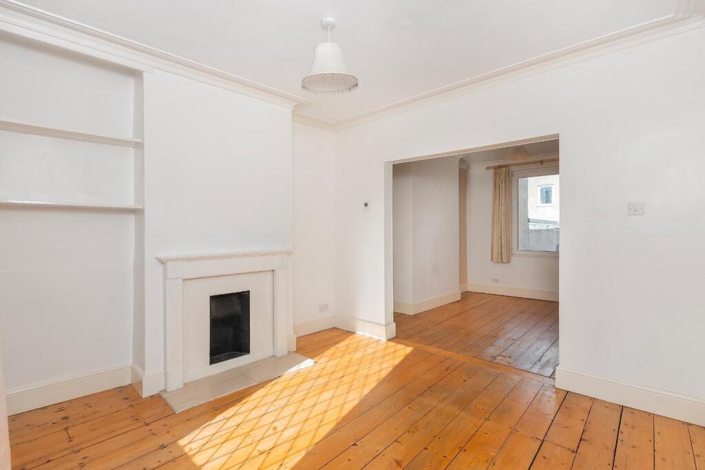 6S1CTN- Living Room B.jpg