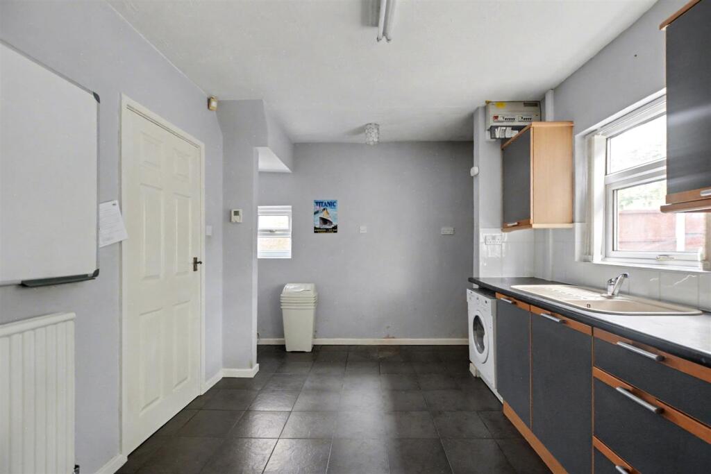 Kitchen_2.jpeg