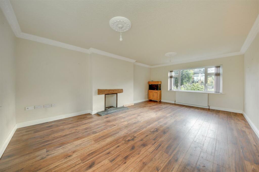 Living Room3.jpg