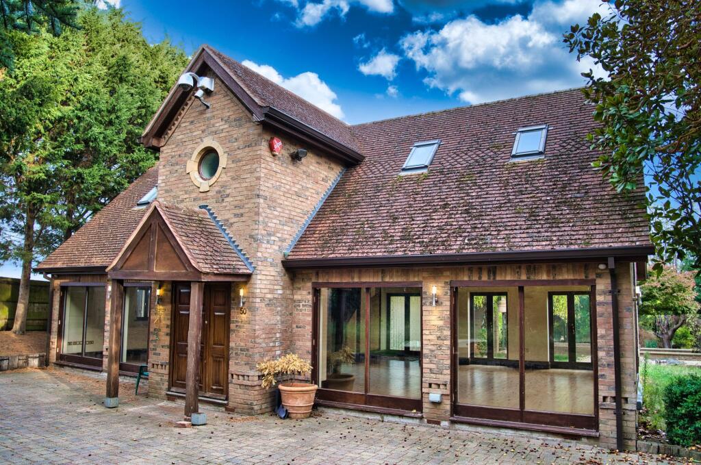 DETACHED GUEST HOUSE