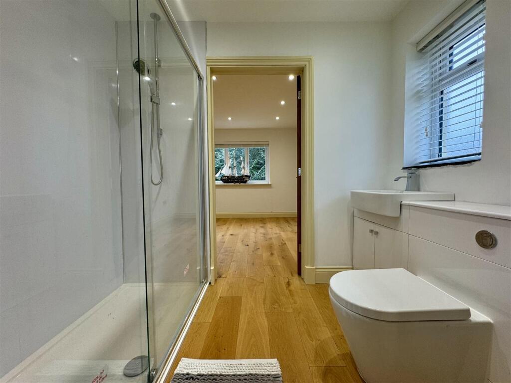 JACK &amp; JILL SHOWER ROOM